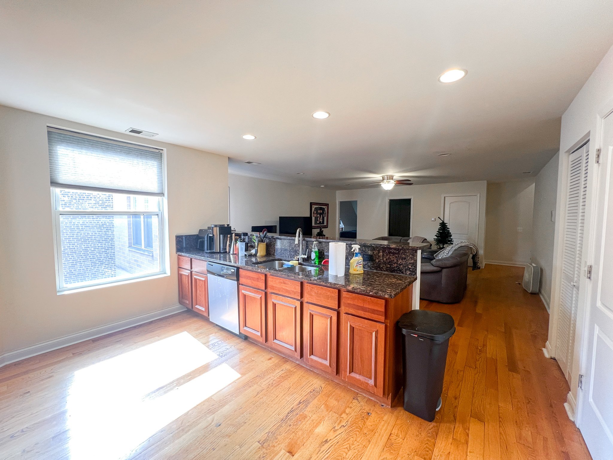 718-20 W Buckingham Pl 718-20 W Buckingham Pl., Chicago, IL 60657 - Leasing by Cross Street